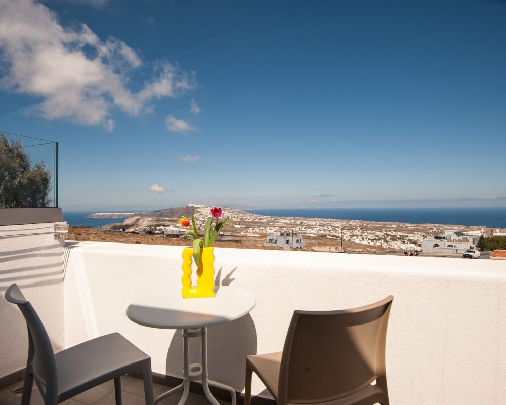 etherealblue-hot-tub_BALCONY 3 - 4